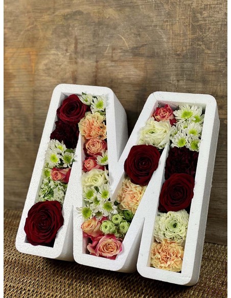Box lettera in polistirolo verniciabile, con fiori freschi misti